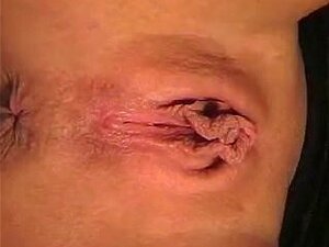 femme se masturbe... chatte tellement mouillée