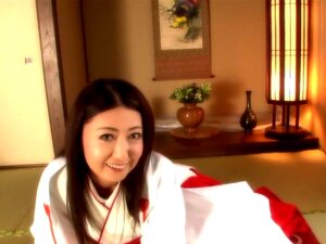 Baiser la prêtresse mature Ayano Murasaki (JAV non censuré)