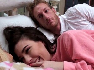 Les belles-filles sucent des bites. Les jolies belles-filles sucent