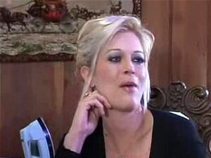 Ashley Blue baise un vieux mec et son beau-fils muet