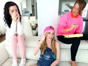 Un groupe de mignonnes très jolies et en chaleur se fait baiser la