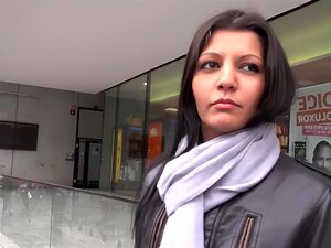 Gitane Baisée En Extérieur