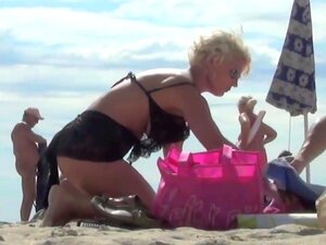 La vie à Cap Day Beach lors d'une chaude journée d'été