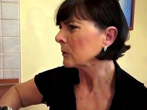 Ma Petite Gymnaste. La petite gymnaste de Margo, Kerry, est occupée