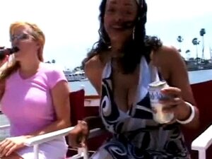 Carmen Hayes baisée sur un bateau
