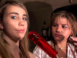 Toute l'orgie de filles dans notre limousine après le club avec des