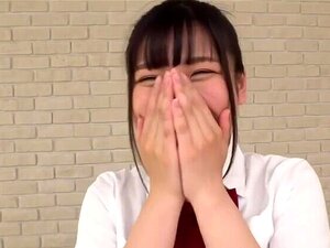 Petite asiatique mignonne se fait baiser durement