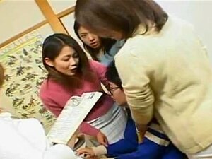MILFs et cougars japonaises sous-titrées CFNM student harem