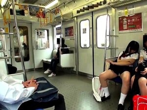 Une jolie orientale avec un cul sucré se fait baiser fort
