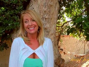 Macy Maddison interviewe Ashley Stone pour la belle-tante Judy's