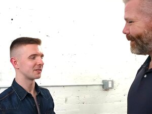 cutie Gay Serg se fait enculer par Marko et Wulf dans la salle