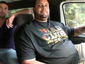 Les mecs chanceux ont trouvé la chaude Zenya Lai impatiente et prête