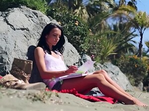 Sapphira, mannequin MILF timide aux petits seins, a montré un beau