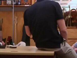 Vidéos gay de mignons garçons hétéros et chauds, il vend son cul