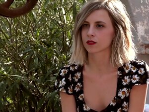 Ersties-Petite Cintia Caresse Son Clitoris À L'Extérieur