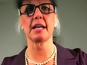 Instructions de branlette de prof âgée et salope
