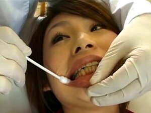 Modèle AV japonais baisant après avoir éjaculé