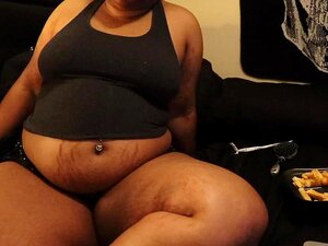 Gros cul en petite chemise. Regarde des gros nichons en petite chemise