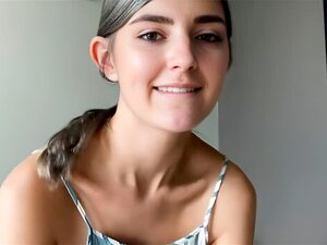 Gros seins naturels qui bougent pendant que la copine de l'UE baise