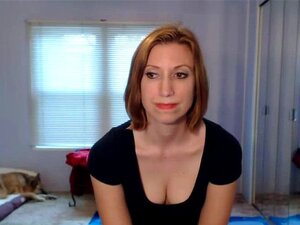 MILF chaude se doigte la chatte sur webcam