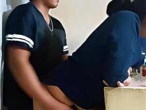 Femme de ménage baisée dans la cuisine (presque attrapé par ma