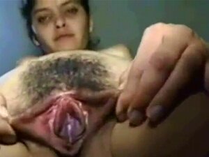 Chatte poilue. Chatte amateur poilue