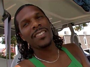 Kody Rean se fait défoncer le cul par un mec noir. Kody Rean est en