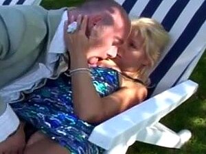 Belle-mère française aux cheveux dorés, j'aimerais baiser avec de