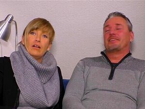 Mamie coquine adore le sperme sur ses gros seins