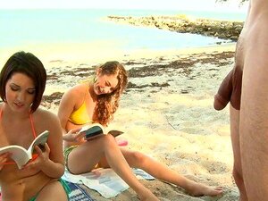 Mes amis et moi devenons coquins sur la plage