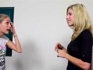 Maman m'a dit de ne PAS sucer mon demi-frère. Maman m'a demandé de