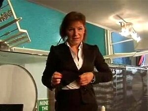 Un pervers voyeur à la piscine se fait choper