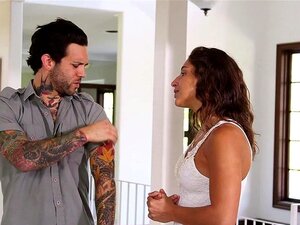 Abella Danger House devient chaude, elle a besoin d'aide pour la