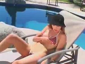 Cytheria baisée par une piscine dans les collines