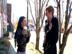 Une pute se fait payer et tape pour du sexe 16