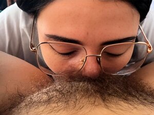 Lesbienne suçant un joli buisson hirsute