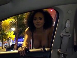 Découvrez l'aventure captivante de Julie Kay, une femme magnifique et