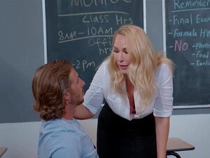 Nasty America - La professeure Mellanie Monroe aide son élève à se