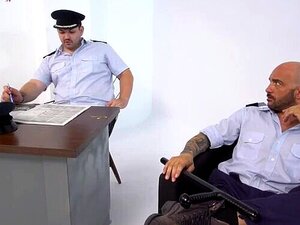 SUGARBABESTV: Des policiers grecs baisent comme des fous