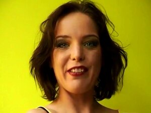 Après quelques petits films porno, Marjolein rejoint enfin Handyman