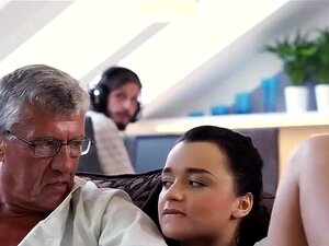 DADDY4K. La coquine Erica Black séduit le beau-père de sa copine