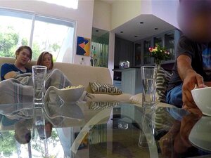 SpyFam La demi-sœur Lena Paul baisée pendant que son beau-père