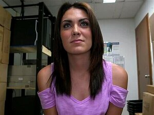 Regardez cette beauté amateur coquine recevoir une surprise explosive