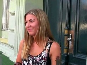 Une blonde tchèque amateur baisée dans un parc en public. Une blonde
