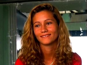 Six mecs amateurs se branlent en plein air avec leurs grosses queues