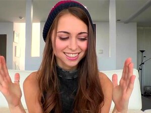 La mince Riley Reid se fait baiser par une grosse bite noire et