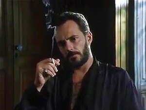 Helen séduisante, une femme magnifique, ensorcelle son mari et ses