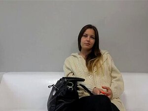 Une princesse adolescente a un corps parfait pour baiser