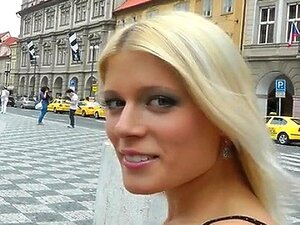 Sexe public sauvage avec une blonde en chaleur