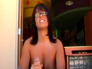 Branlette et gros nichons d'Eva Angelina